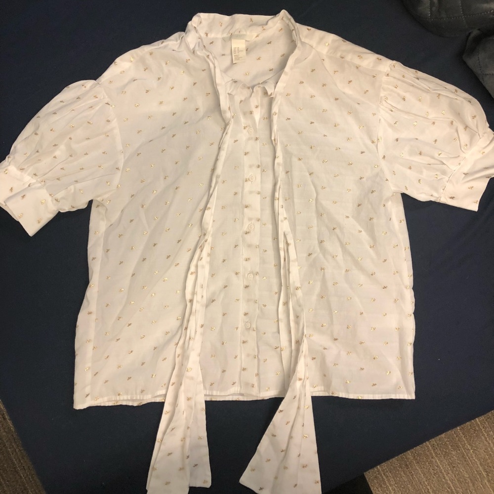 A white and gold shirt
